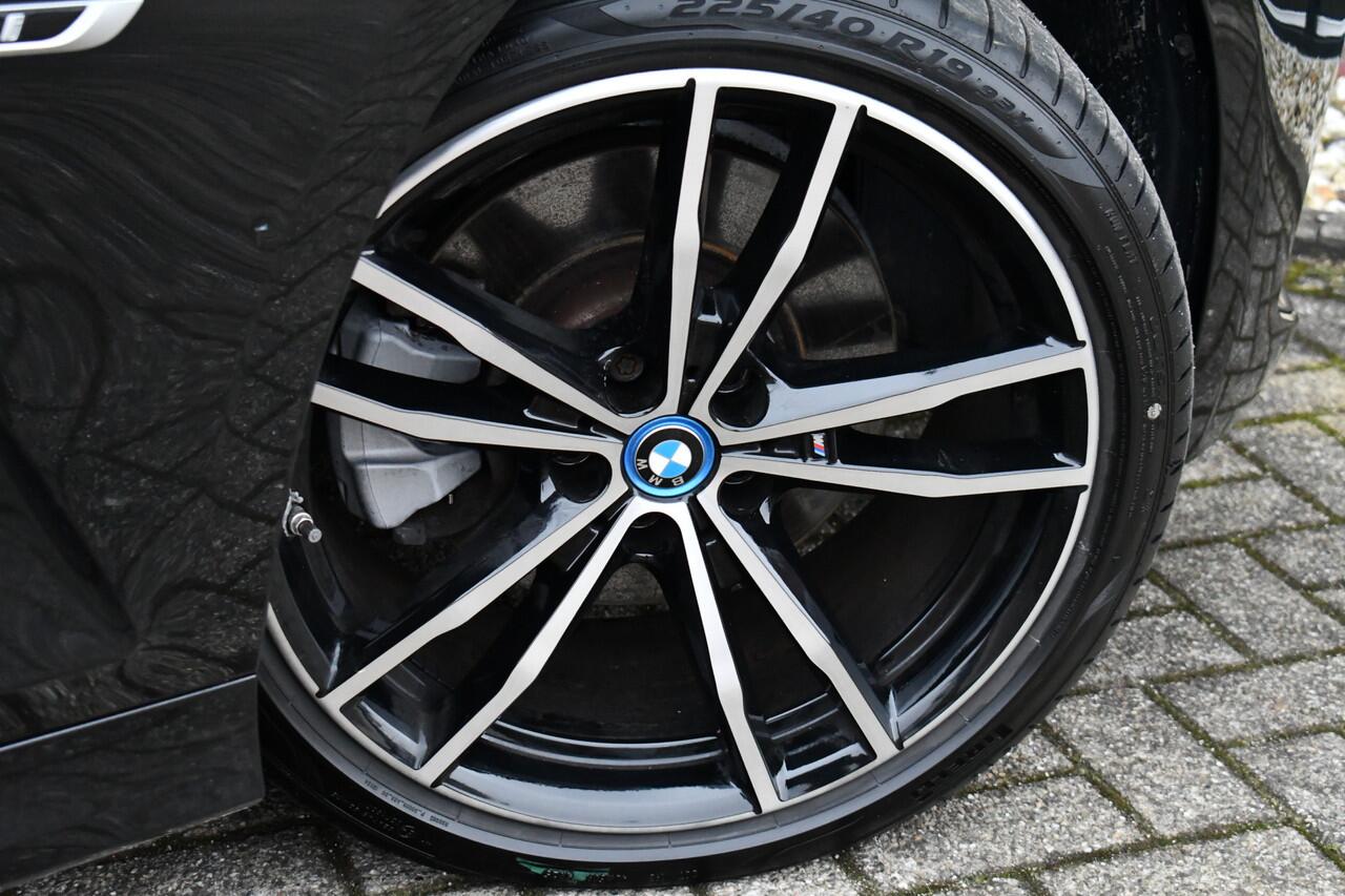 BMW 3-SERIE Touring 330e M-Sport Pano ACC Trekh H/K HUD 19inch Stuurverw