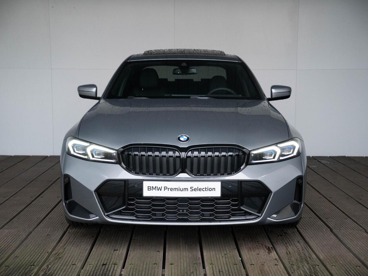 BMW 3-SERIE Sedan 320i Sedan M Sportpakket / Adaptive LED / Stoelverwarming / Glazen panoramadak | Ekris Selection