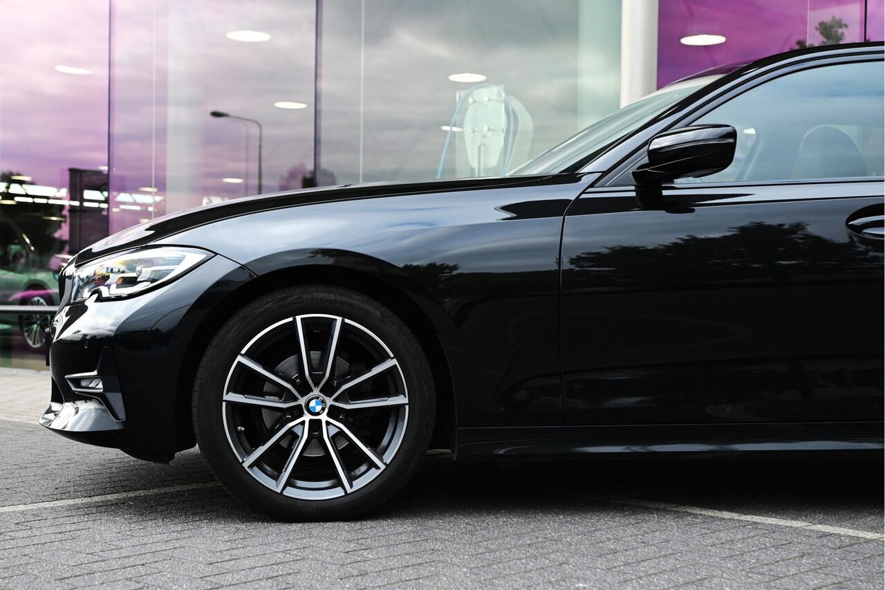 BMW 3-SERIE 318i Executive Sport Line Automaat / Sportstoelen / LED / Live Cockpit Professional / Stoelverwarming / Cruise Control