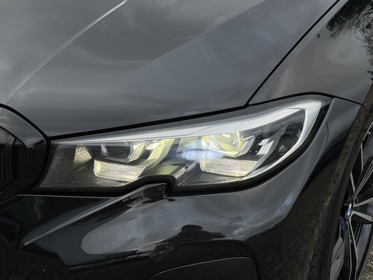 BMW 3-SERIE Touring 318i | M-Sport | 19" | HiFi | Camera | Elek. Trekhaak | Shadow Line + | Getint Glas