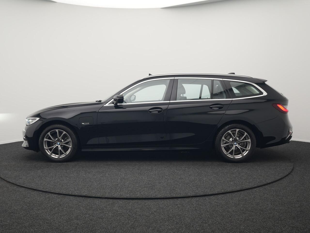BMW 3-SERIE Touring 320e Sportline Plug In Hybrid 204pk Dealer O.H PHEV | Panodak | Lederen Sportstoelen Verwarmd | Apple Carplay | Sfeerverlichting | Navi Full Map | DAB |