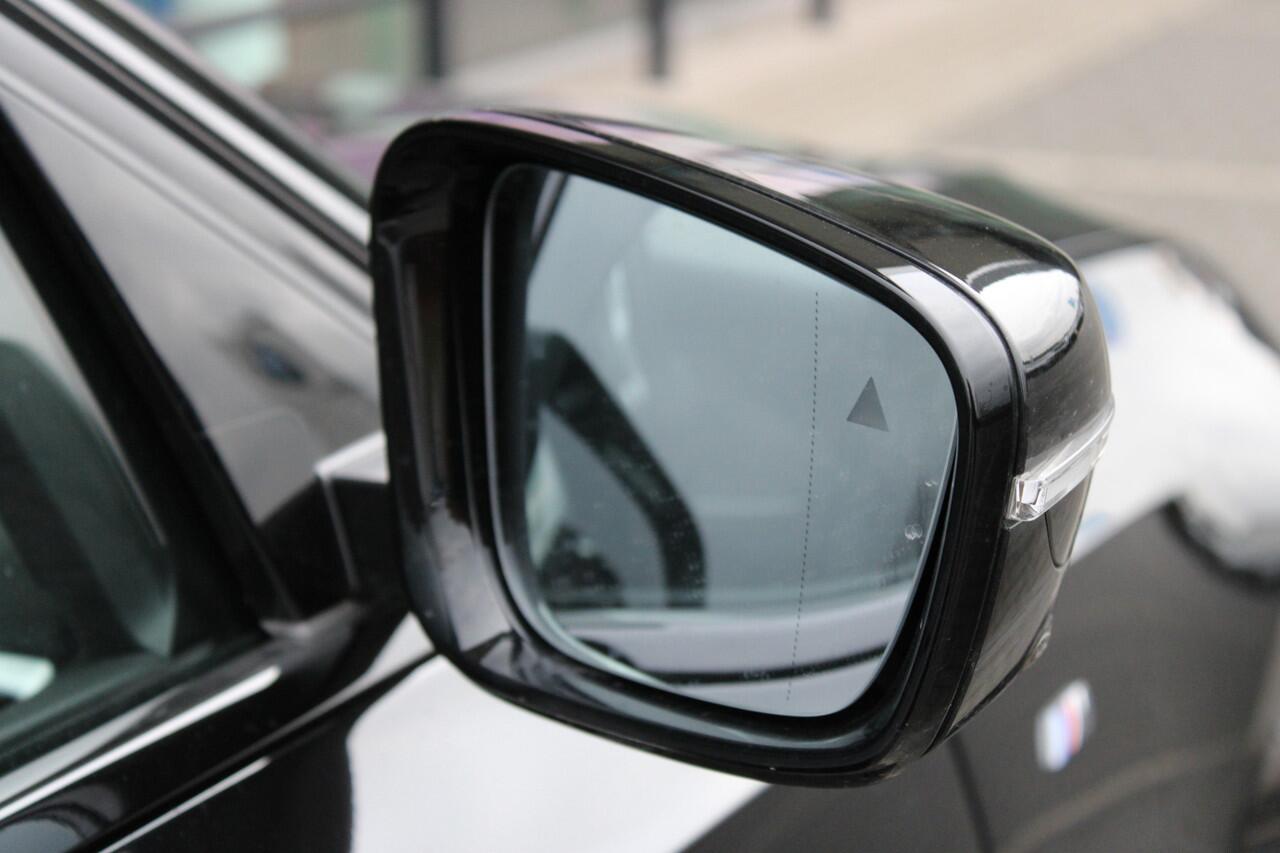 BMW 3-SERIE Touring 330e High Executive M Sport Automaat / Panoramadak / Trekhaak / Sportstoelen / Active Cruise Control / Adaptieve LED / Parking Assistant Plus / Comfort Access