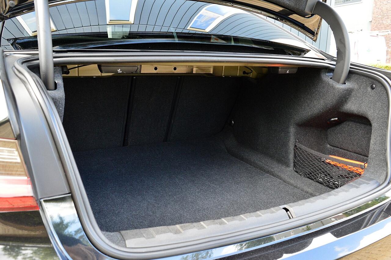 BMW 3-SERIE 320i M-Sport Business Edition Plus Rijklaarprijs-Garantie Leder Led Camera Navigatie 50 Jahre Edition