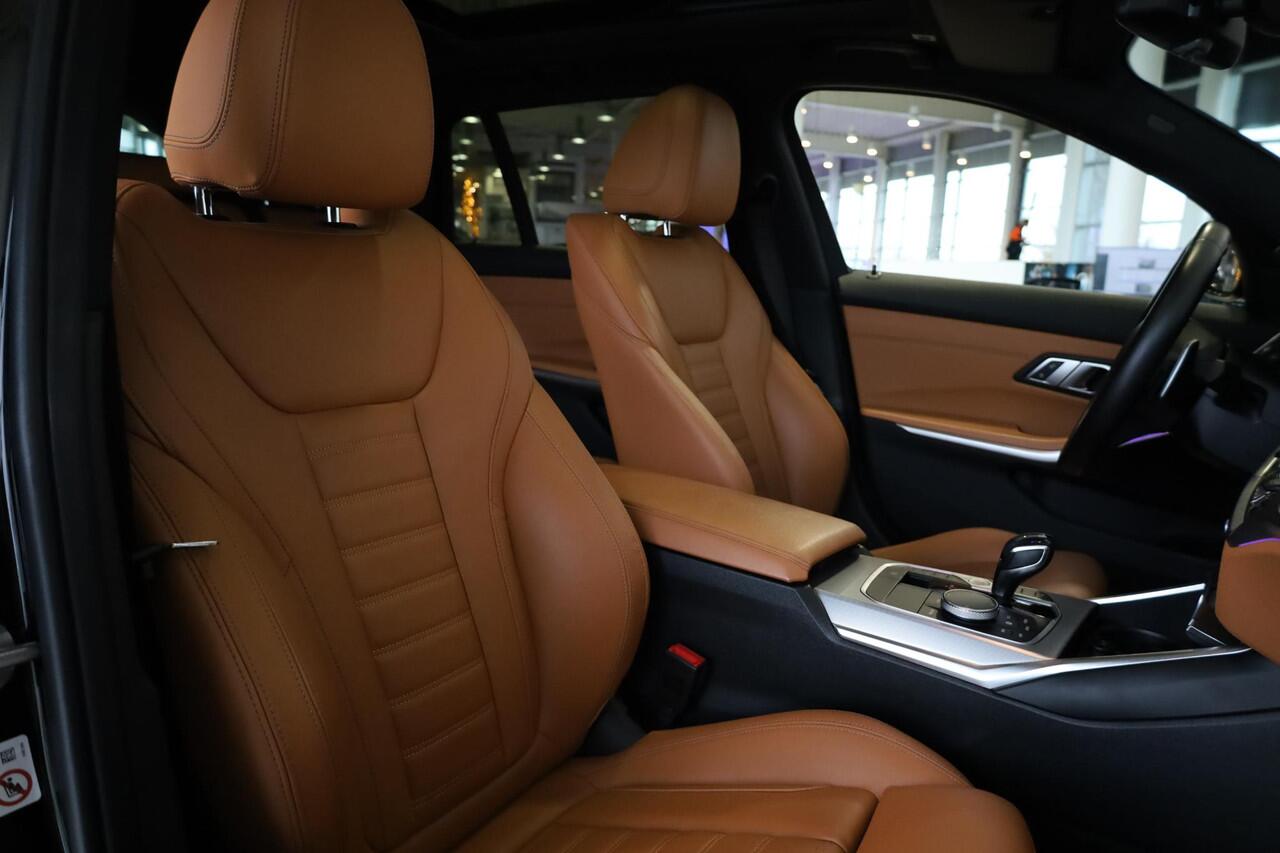 BMW 3-SERIE Touring 318i High Executive | M Sport | Elektrische Trekhaak | Glazen panoramadak | Achteruitrijcamera | HiFi | Shadowline