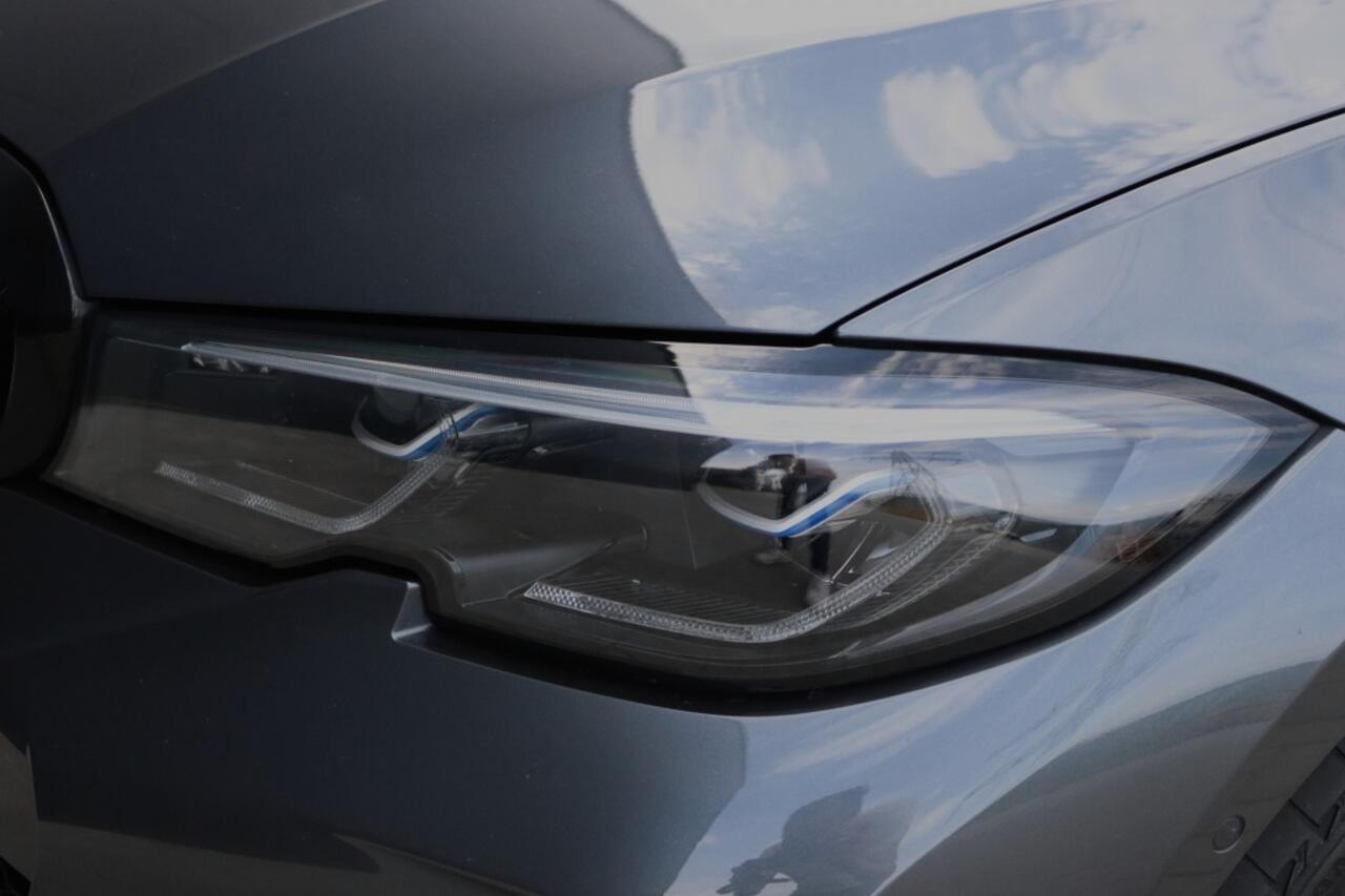 BMW 3-SERIE 320e M Sport Plug-in Hybrid 19 inch Laser 1e eig