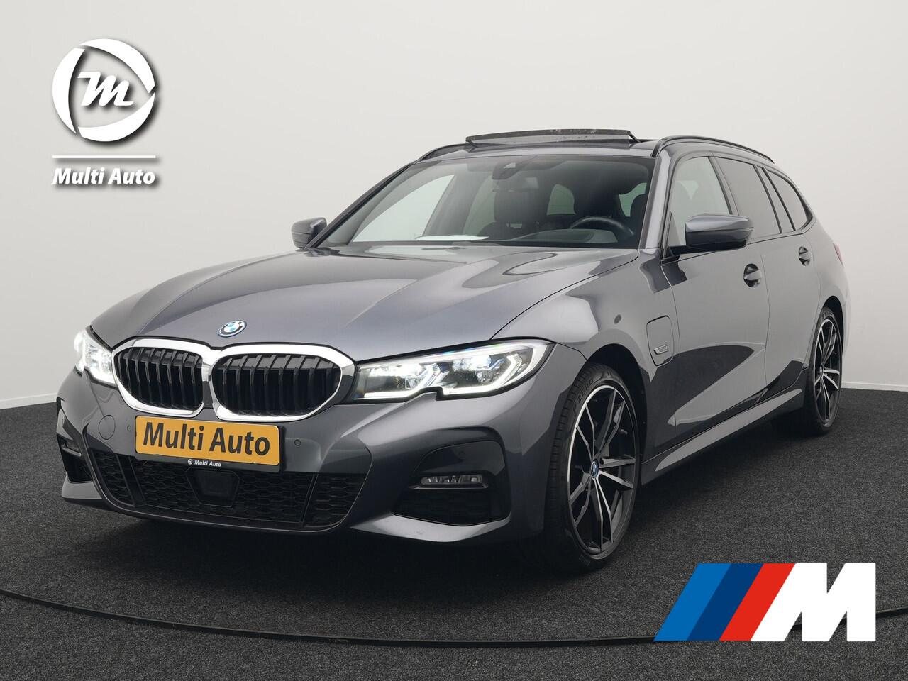 BMW 3-SERIE Touring 330e M Sport Plug In Hybrid 293pk Dealer O.H PHEV | Trekhaak Af Fabriek | Panodak | Head Up | Adaptive Cruise | Apple Carplay | Sfeerverlichting | Alcantara Sportstoelen Verwarmd | Navigatie | Virtual | DAB |
