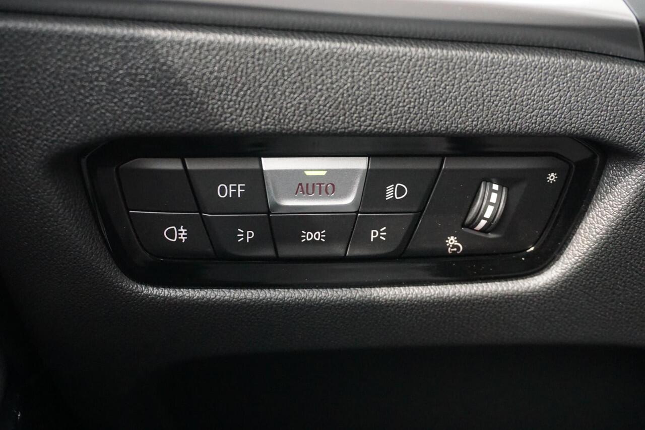 BMW 3-SERIE Touring 330e M Sportpakket Pro | Comfort Pack | HiFi System | Extra getint glas in achterportierruiten en achterruit | Achteruitrijcamera | Ekris Selection