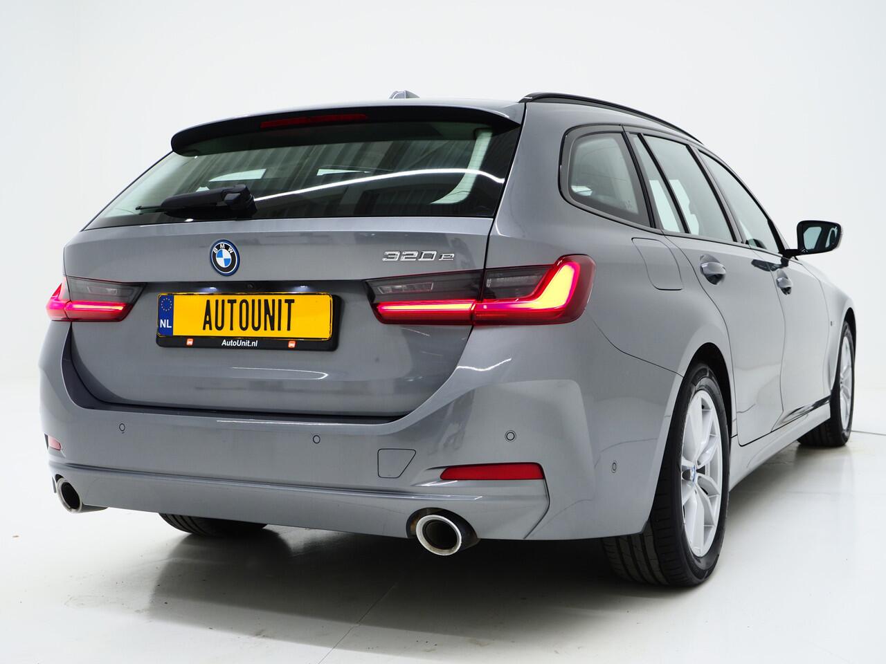 BMW 3-SERIE Touring 320e LCI Shadow Line | Nieuw Model | Keyless | Camera | BLIS | Widescreen | Carplay | Cruise | DAB | LED