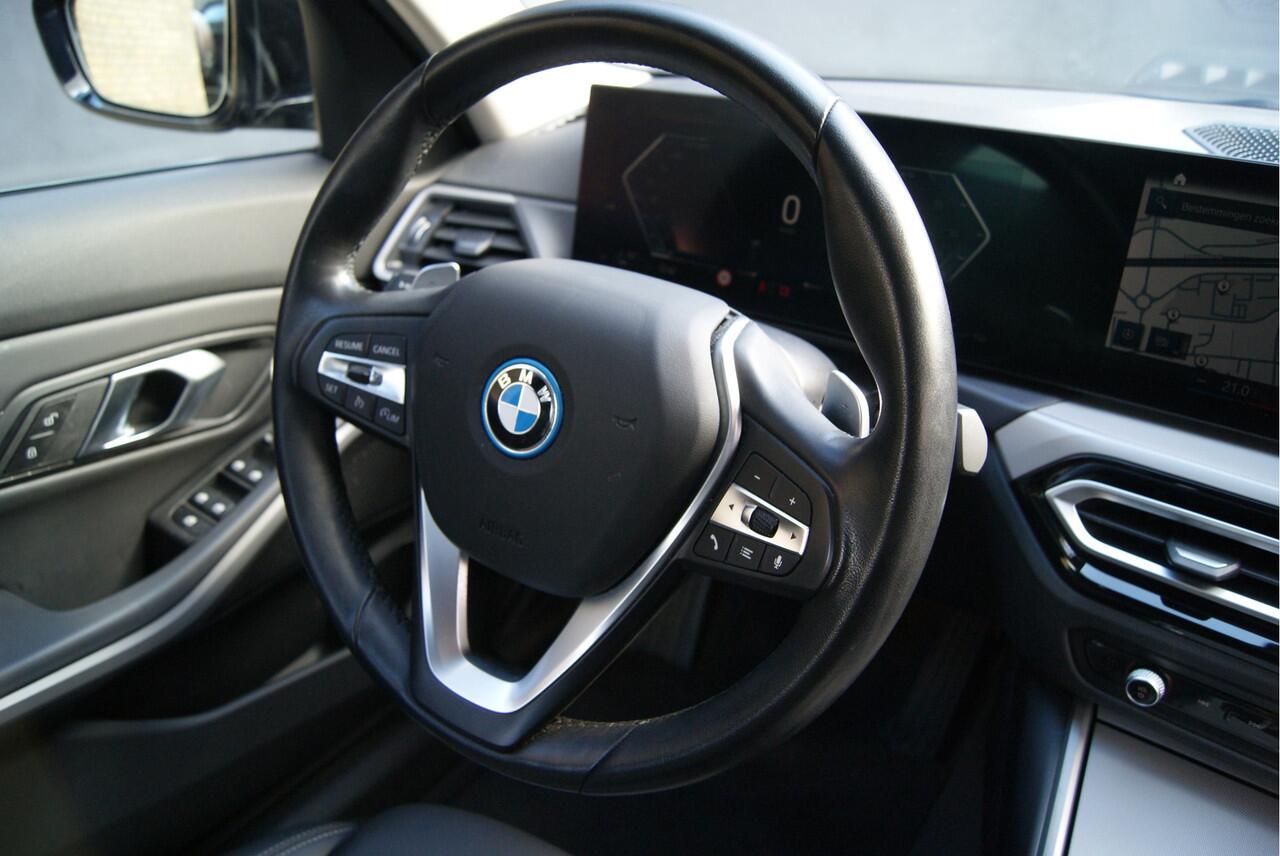 BMW 3-SERIE Touring 330e 292PK Nw model Shadowline Widescreen/wegkl.trhk/Carplay/Sportstoelen Aut8