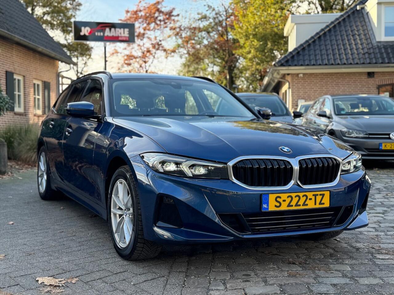 BMW 3-SERIE 318 i Touring autom nw model ecc,curvedscreen,navi,lmv,led,pdc,carplay