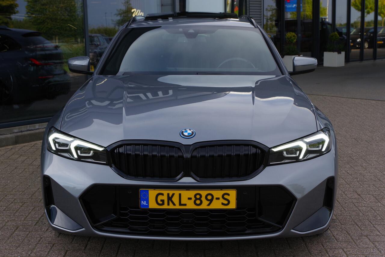 BMW 3-SERIE Touring 320e M-Sport 204 PK PHEV, Panoramadak, Camera, Memory, Head-Up