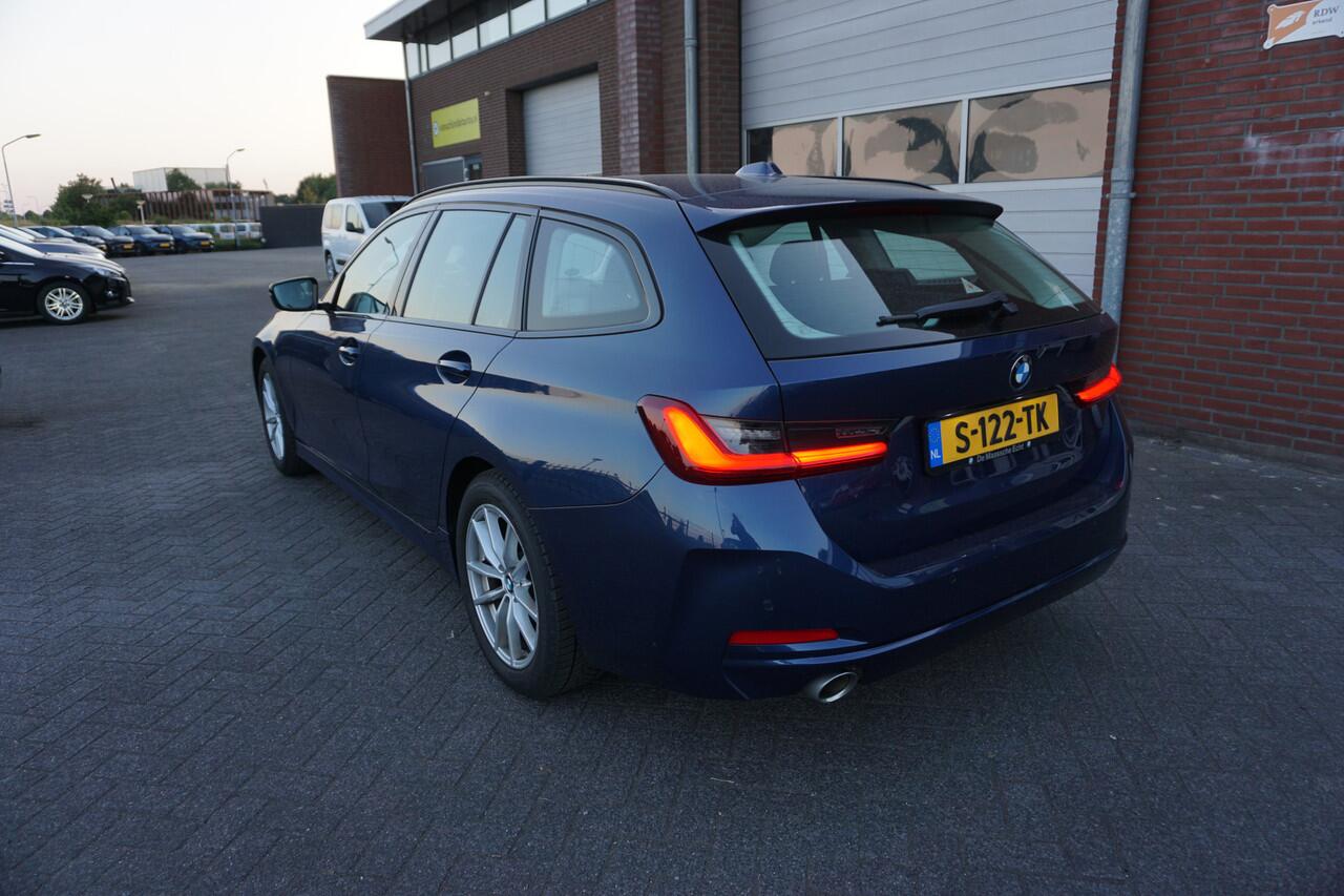 BMW 3-SERIE Touring 318I 157PK 4CILINDER ORIGINEEL NEDERLANDS 1E EIGENAAR NIEUW MODEL CURVED DASHBOARD! FULL LED ANDROID/APPLECARPLAY GROOTBEELD NAVIGATIE ECC AIRCO CRUISECONTROL PDC V+A 17INCH ELECTR.KLEP ENZ...