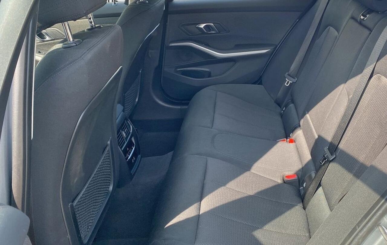 BMW 3-SERIE Touring 320d 190 PK Trekhaak Camera Keyless-Go LED EL. Stoelbediening