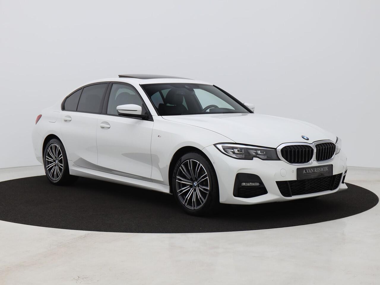 BMW 3-SERIE 320e M-Sport | PANO | CAMERA | MEMORY | STOELVERWARMING | TREKHAAK