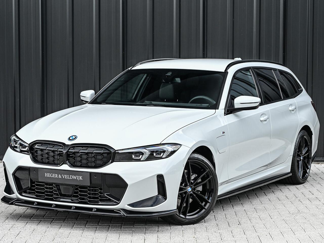 BMW 3-SERIE Touring 330e xDrive M-SPORT | FACELIFT | ACCU 19,5 kWh | ACTIVE CRUISE | HIFI AUDIO | CAMERA | FULL-LED | STUUR- EN STOELVERWARMING | EL. TREKHAAK