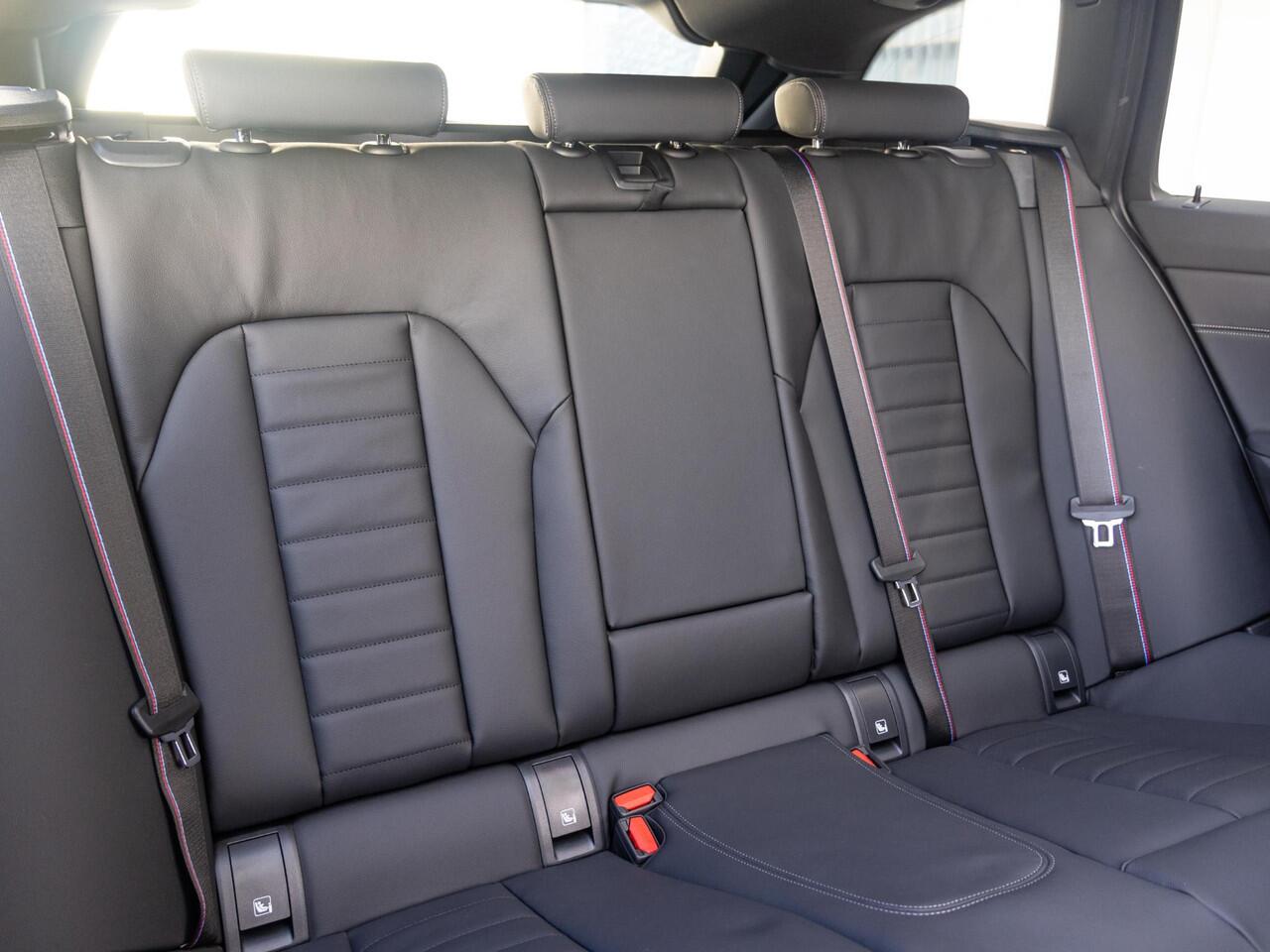 BMW 3-SERIE Touring 330e Individual Lak | M Sportpakket Pro | Innovation Pack | Comfort Pack | Panoramadak | Trekhaak