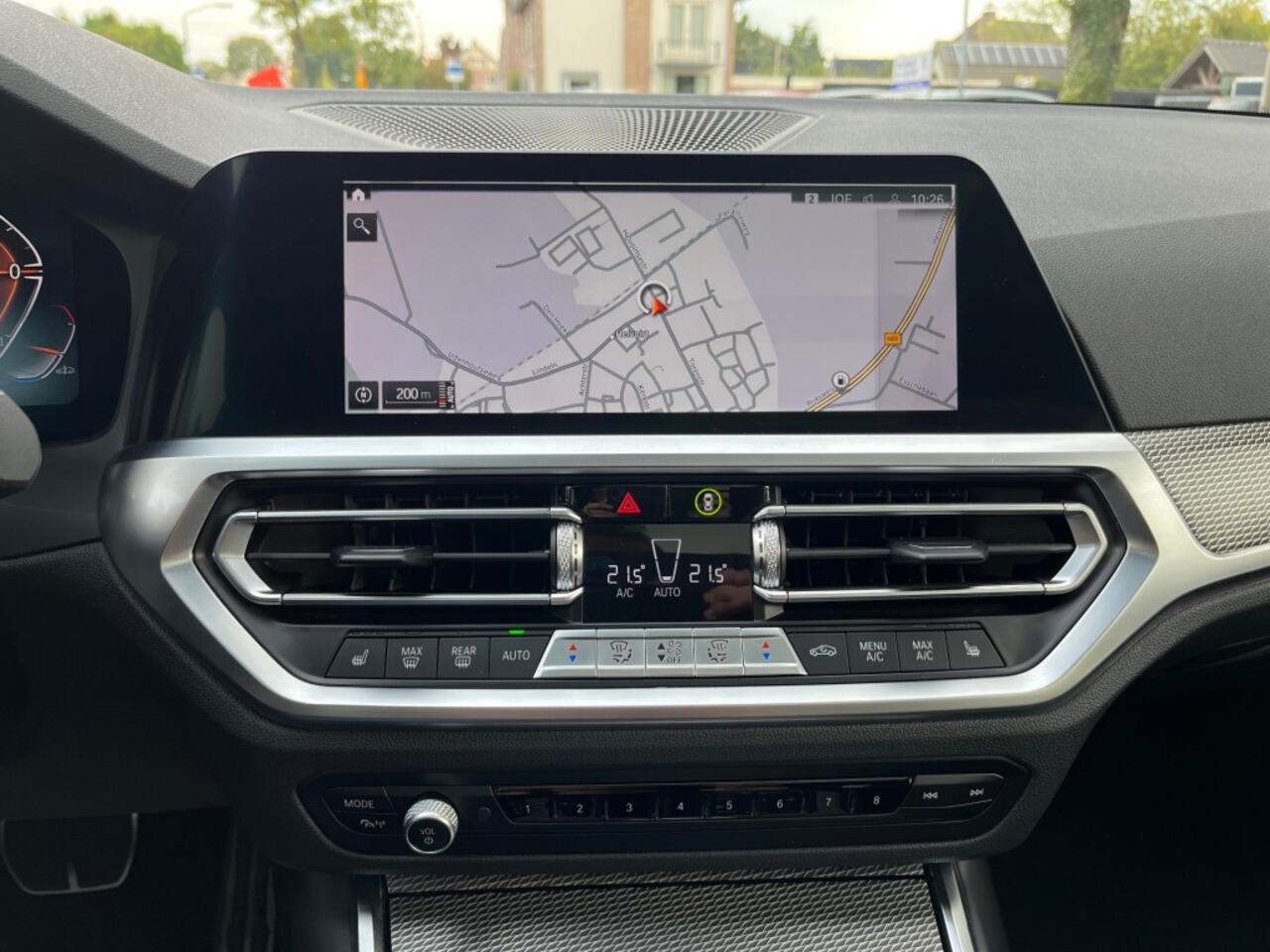BMW 3-SERIE TOURING 330I HIGH EXECUTIVE M-PAKKET / SCHUIFDAK / NAVI / DAB