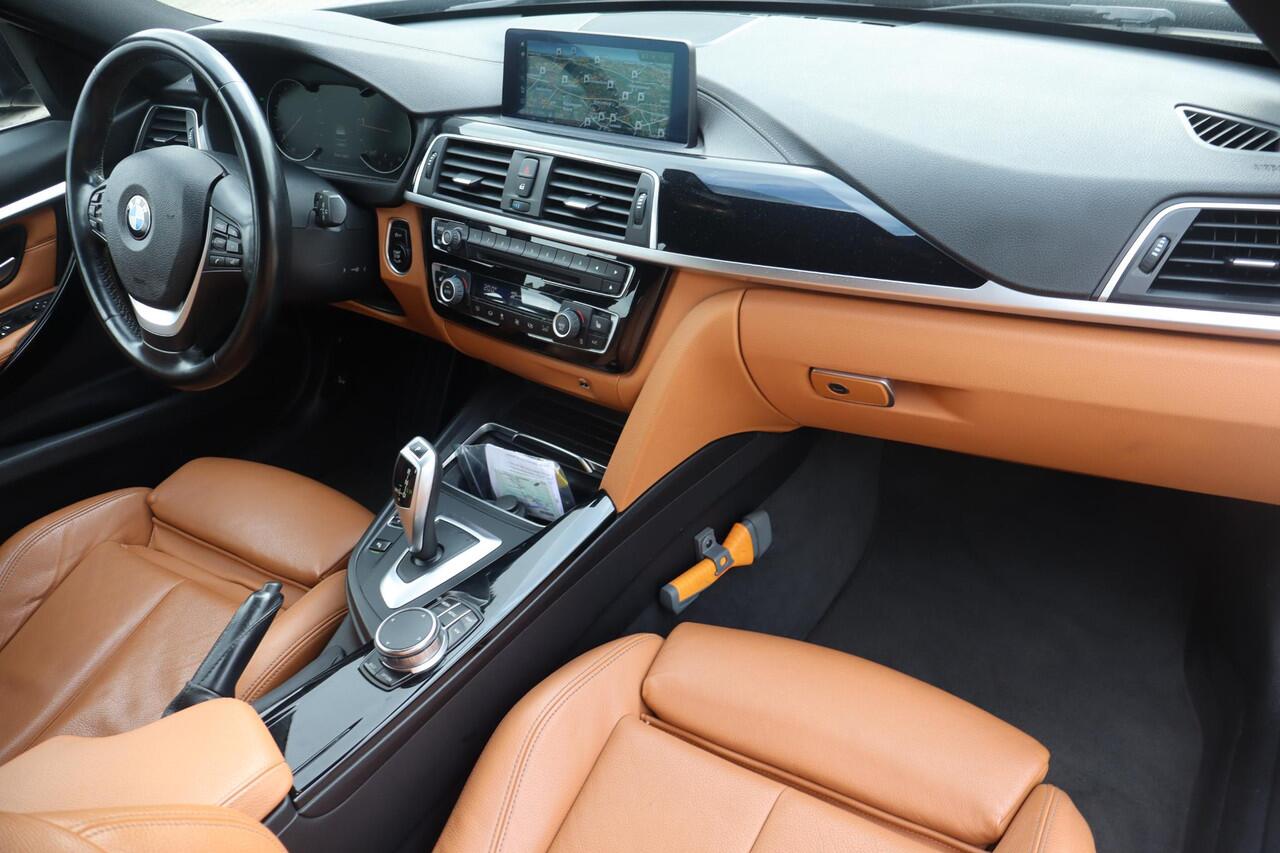 BMW 3-SERIE Touring 320i Luxury Edition (NL auto), Navigatie, Lederen interieur, Cruise control, Climate control, Stoelverwarming