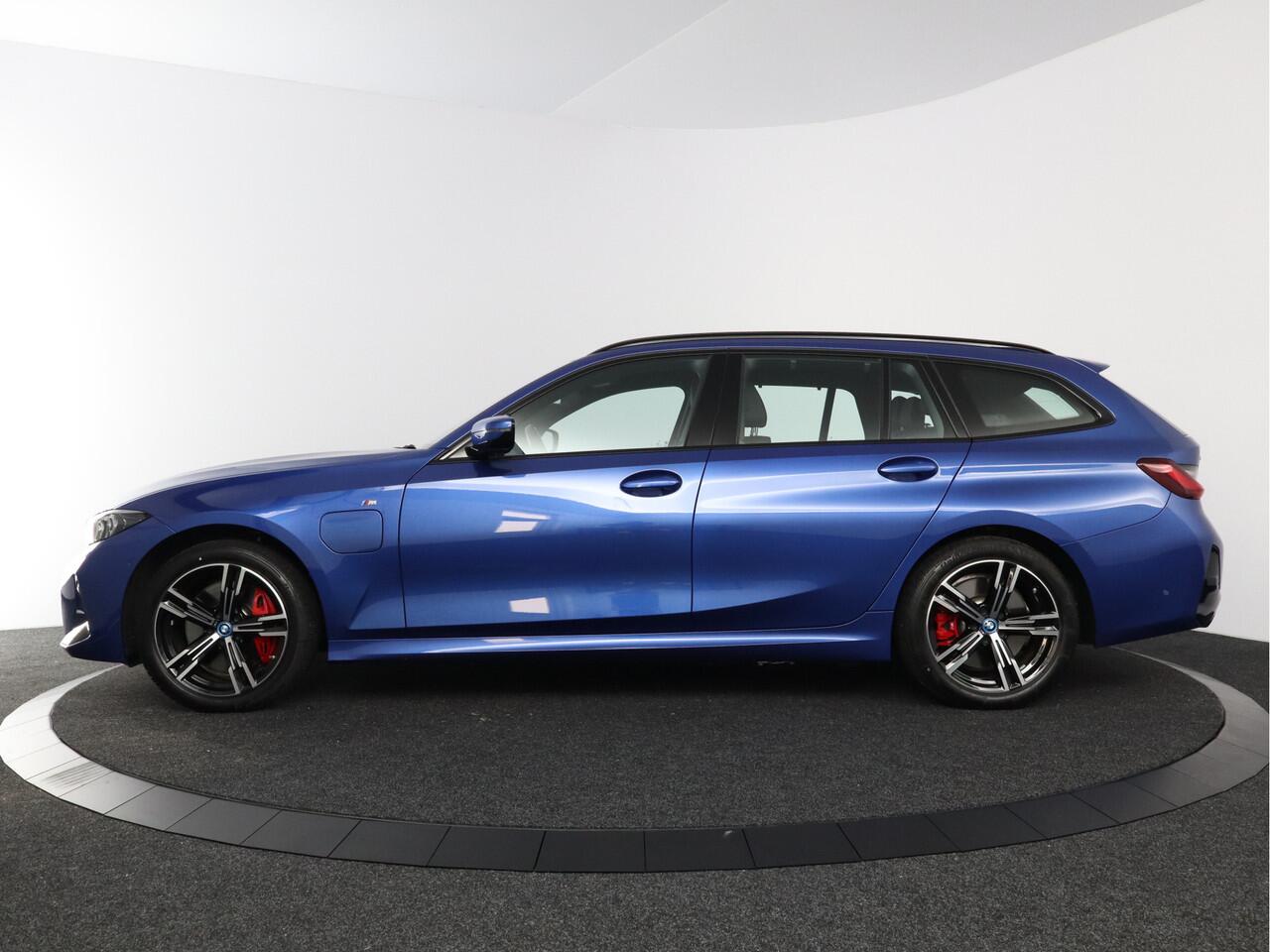BMW 3-SERIE Touring 330e xDrive | M-Sport Pro | Trekhaak | Leder