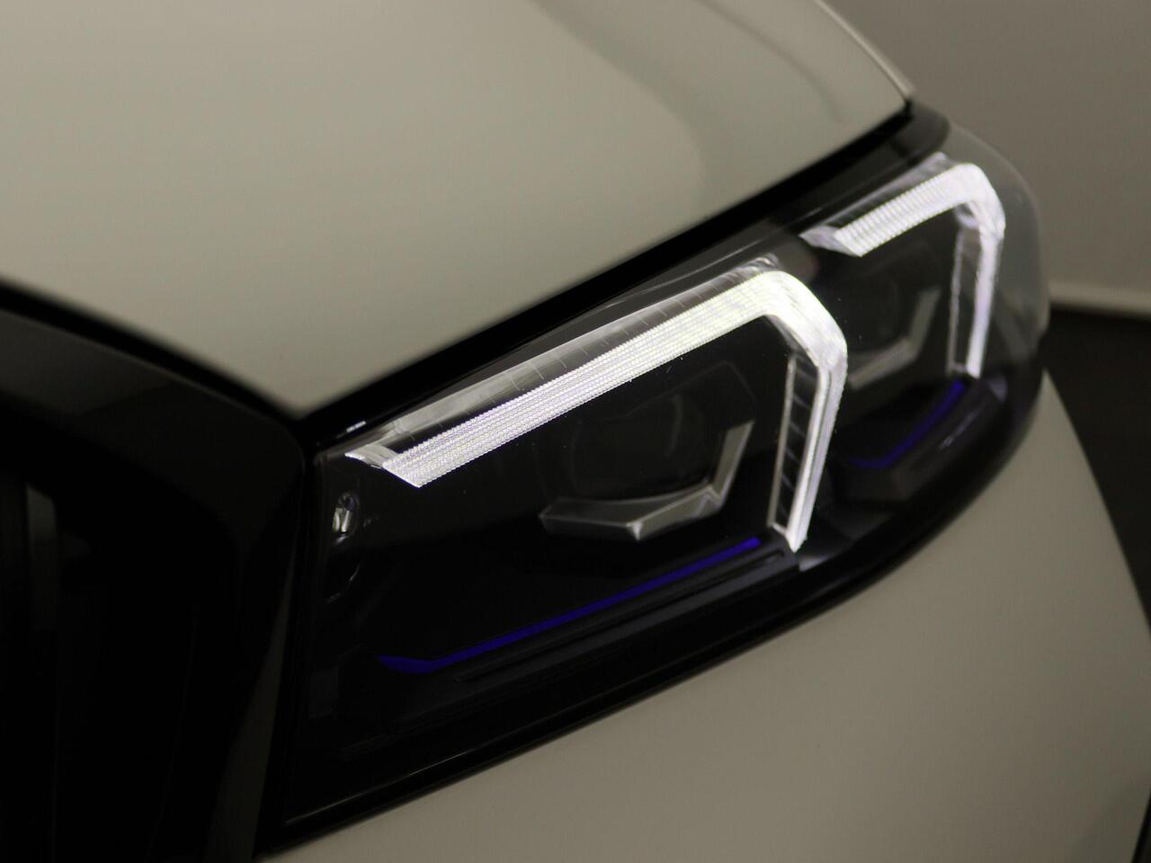 BMW 3-SERIE Touring 330i M Sportpakket Pro | Travel Pack | Entertainment Pack | Panoramadak | HIFI | Curved Display | 19"