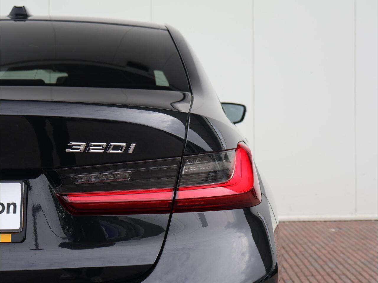 BMW 3-SERIE 320i M Sportpakket/ Schuifkanteldak/ Active Cruise Controle/ 19 inch