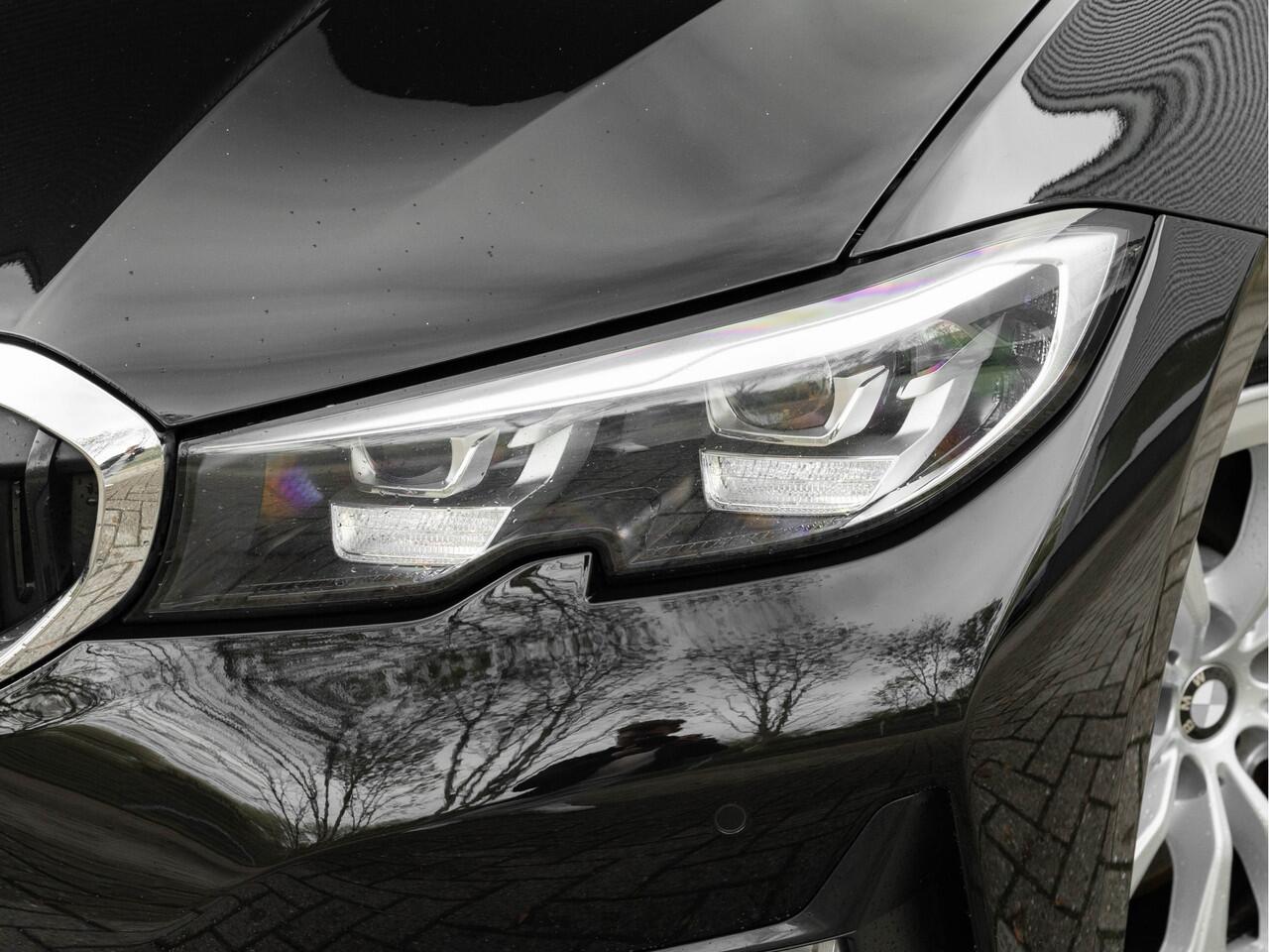 BMW 3-SERIE Touring 330e xDrive - Panorama - ACC - Hifi - Sportstoelen - Stoelverwarming