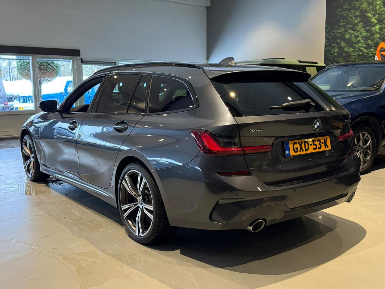 BMW 3-SERIE Touring 330e xDrive High Executive M Sport Panodak Laserled HUD Adaptive Cruise Leder