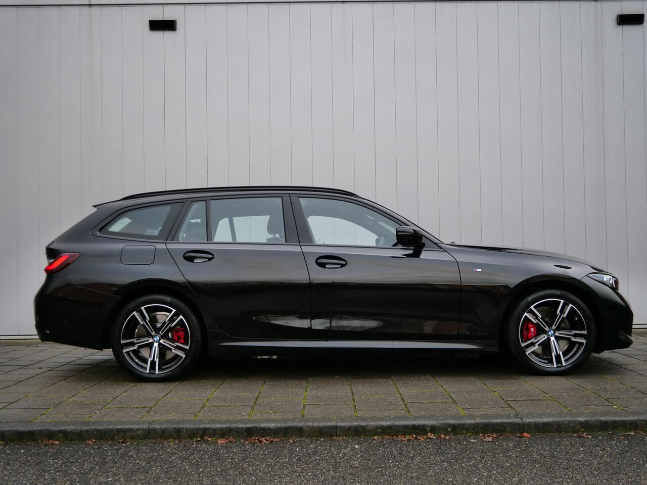 BMW 3-SERIE Touring 330e 292 Pk Automaat M Sportpakket Pro Schuifdak / Apple Carplay / Head-Up / Keyless