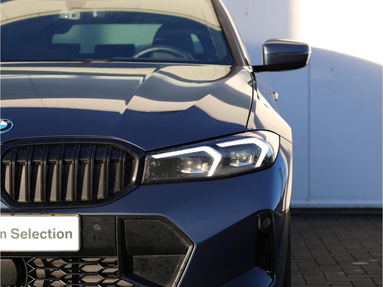 BMW 3-SERIE Touring 330e M Sportpakket Pro/ Stuurwiel Verwarming/ Comfort Access/ Elektrische Trekhaak/ Panoramadak/ Driving Assistant Professional/ Stoelverwarming/ Harman-Kardon