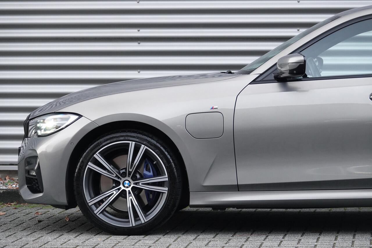 BMW 3-SERIE 330e eDrive Edition | M-Sport | Memory | Adaptive cruise | HUD | 360 | Adaptive M-Onderstel |