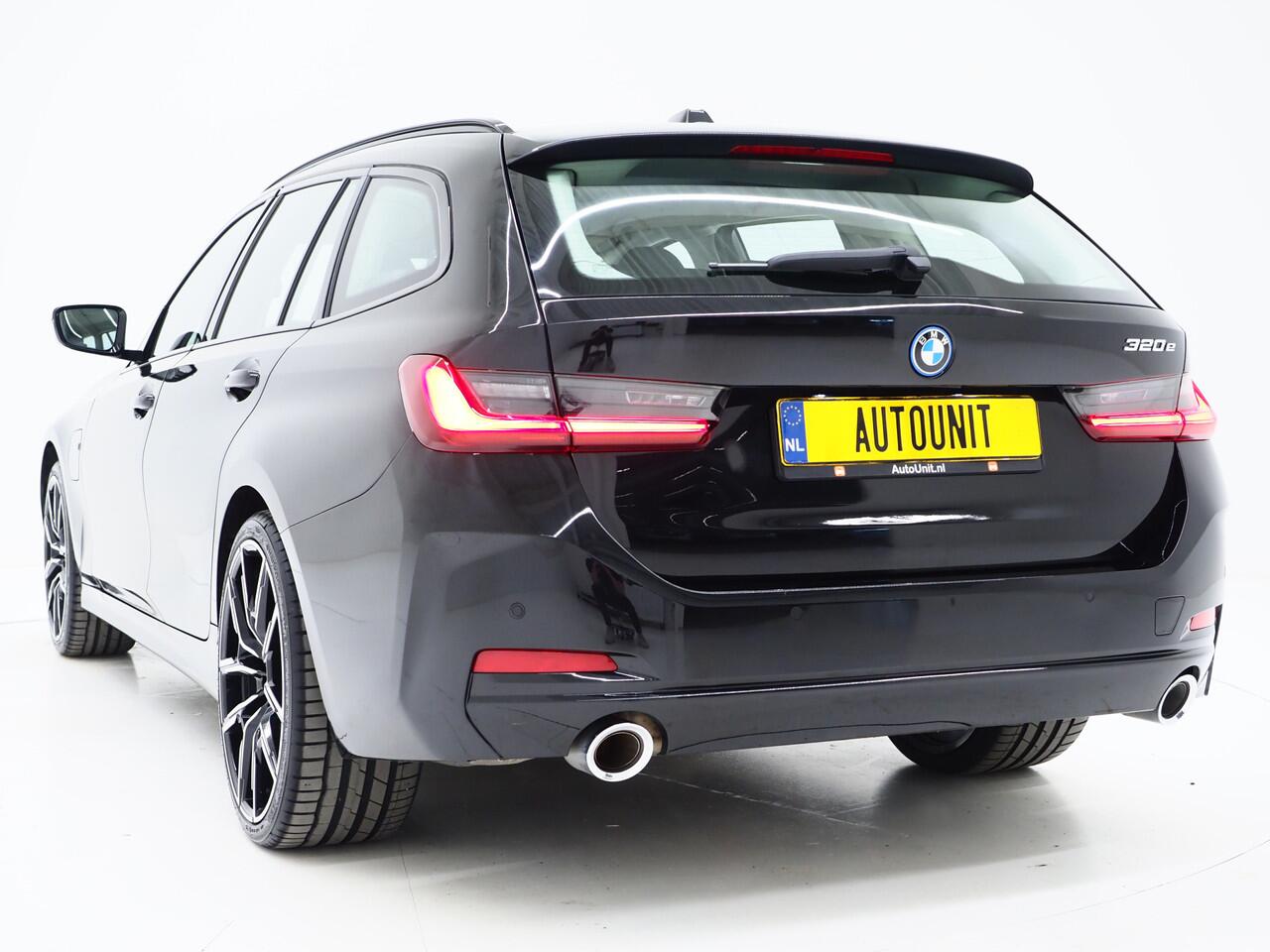BMW 3-SERIE Touring 320e LCI Shadow Line | Nieuw Model | Widescreen | Carplay | Leder | Cruise | DAB | LED | PDC