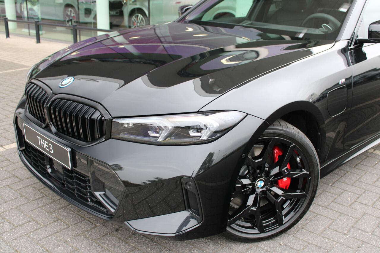 BMW 3-SERIE 330e High Executive M Sport Automaat / Schuif-kanteldak / Sportstoelen / Parking Assistant Plus / Comfort Access / Adaptieve LED / Stuurverwarming / Live Cockpit Professional