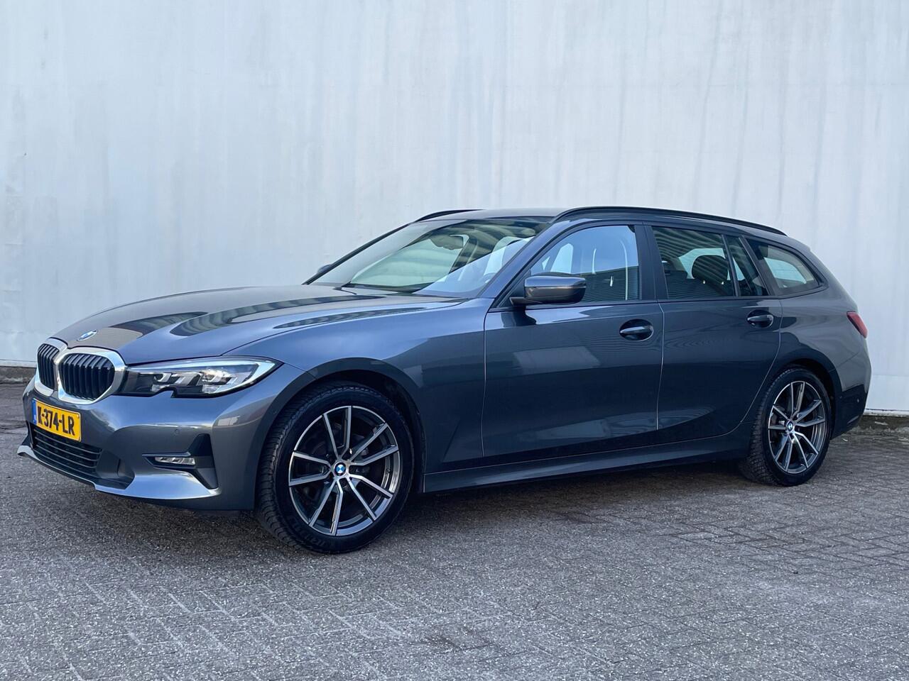 BMW 3-SERIE Touring 318i Exec. Ed. / Trkhk /18inch vlg/ Carplay