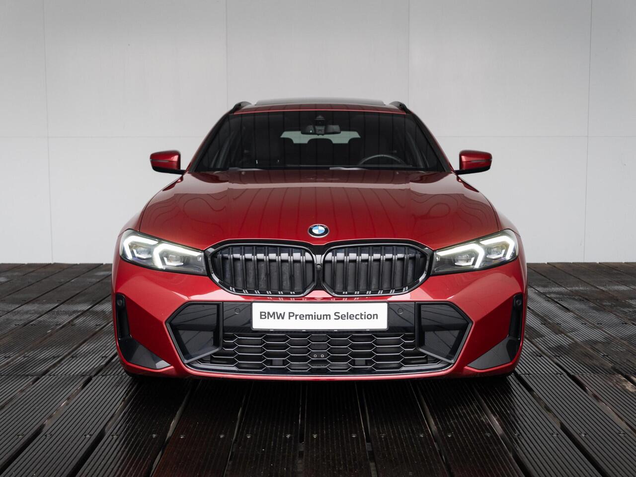 BMW 3-SERIE Touring 320i | M Sportpakket Pro | Innovation Pack | Comfort Access | Stoelverwarming | Panoramadak | Trekhaak