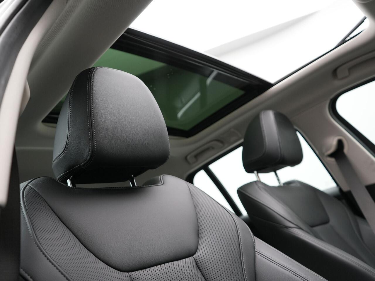 BMW 3-SERIE Touring 320e Sportline Plug In Hybrid 204pk Dealer O.H PHEV | Panodak | Lederen Sportstoelen Verwarmd | Apple Carplay | Sfeerverlichting | Navi Full Map | DAB |