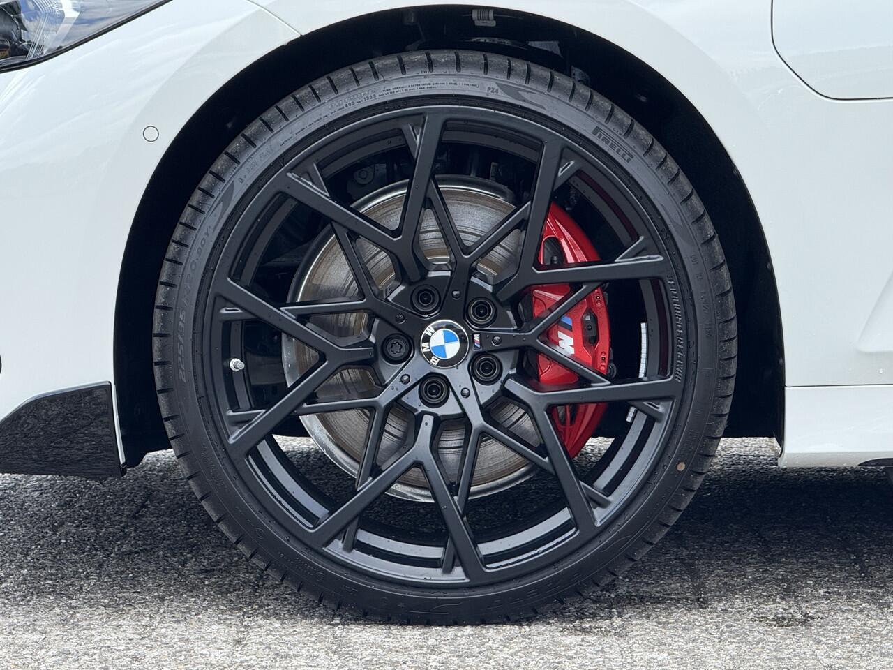 BMW 3-SERIE Touring 330e | M-Sport Pro | M-Performance | 20'' | Camera | Getint Glas | HiFi