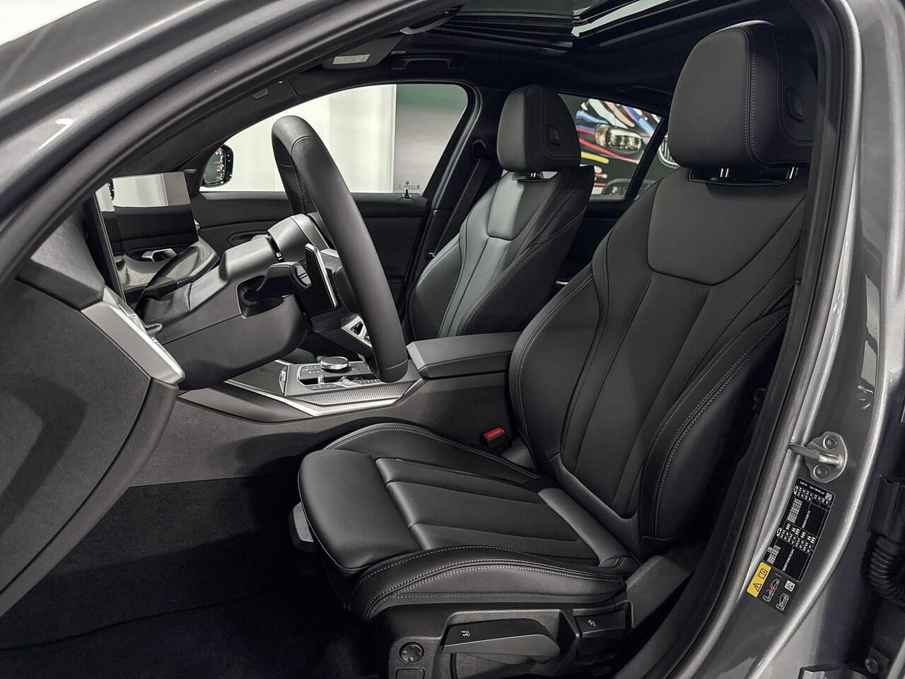 BMW 3-SERIE Sedan 330e | M-Sport Pro | Innovation Pack | Comfort Pack | Driving Assistant Professional | Harman/Kardon | Schuif-/Kanteldak | Comfort Access