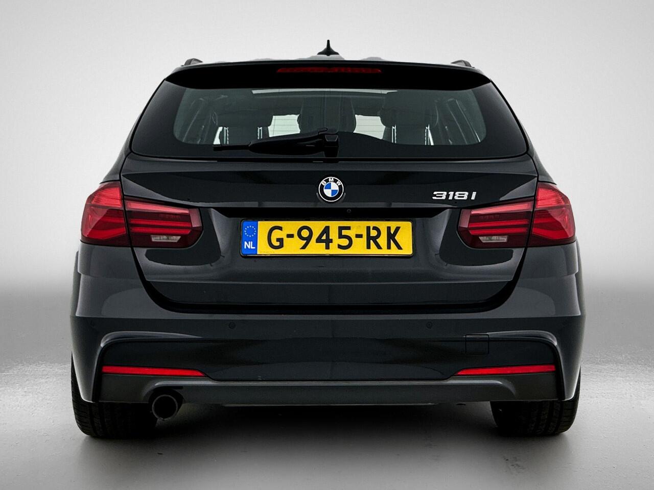BMW 3-SERIE Touring 318i M Sport Automaat Corporate / Panoramadak / Leder-sport / Camera / Navigatie / M-Sport plus - Parking - Media Pack / Apk nieuw