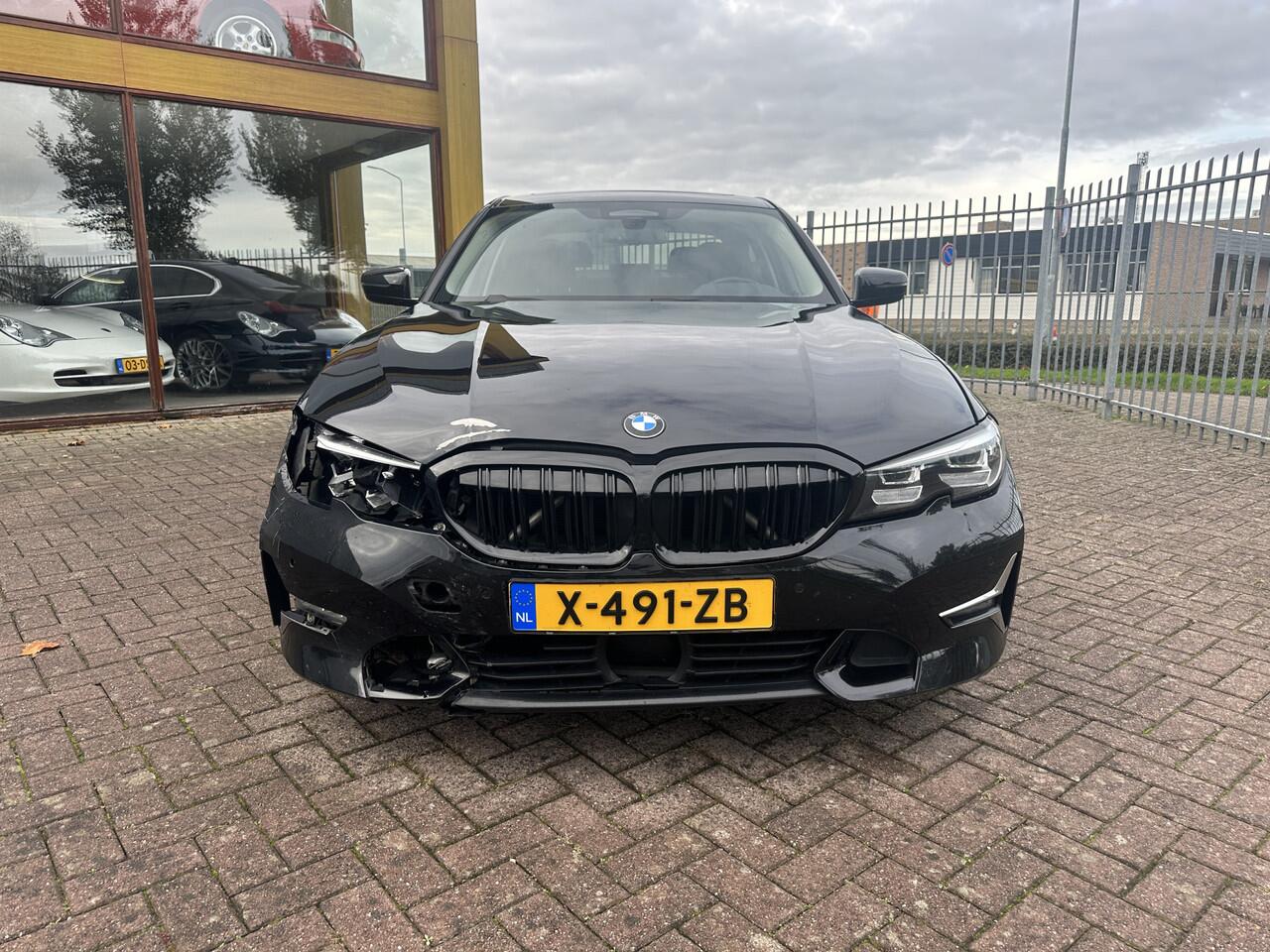BMW 3-SERIE 320i xDrive High Executive