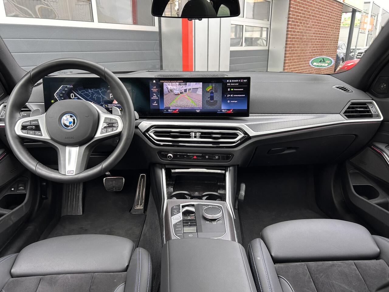 BMW 3-SERIE Touring 320e | M pakket | Pano | H&K | Head Up | LED |