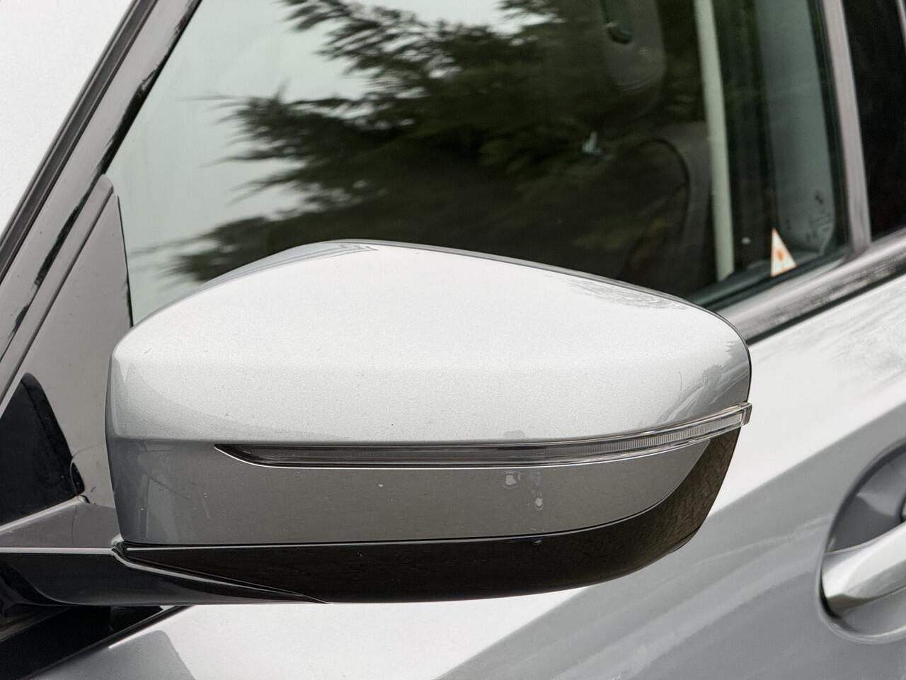 BMW 3-SERIE Touring 320e | Leder | Camera | Sportstoel. | PDC voor + achter