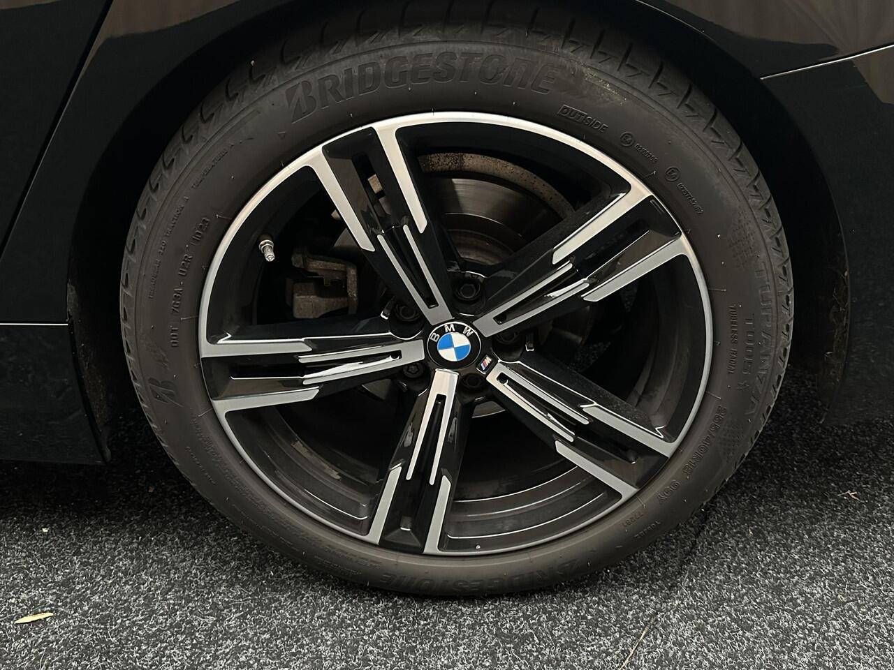 BMW 3-SERIE Touring 320i M Pakket Panorama Headup Camera Garantie