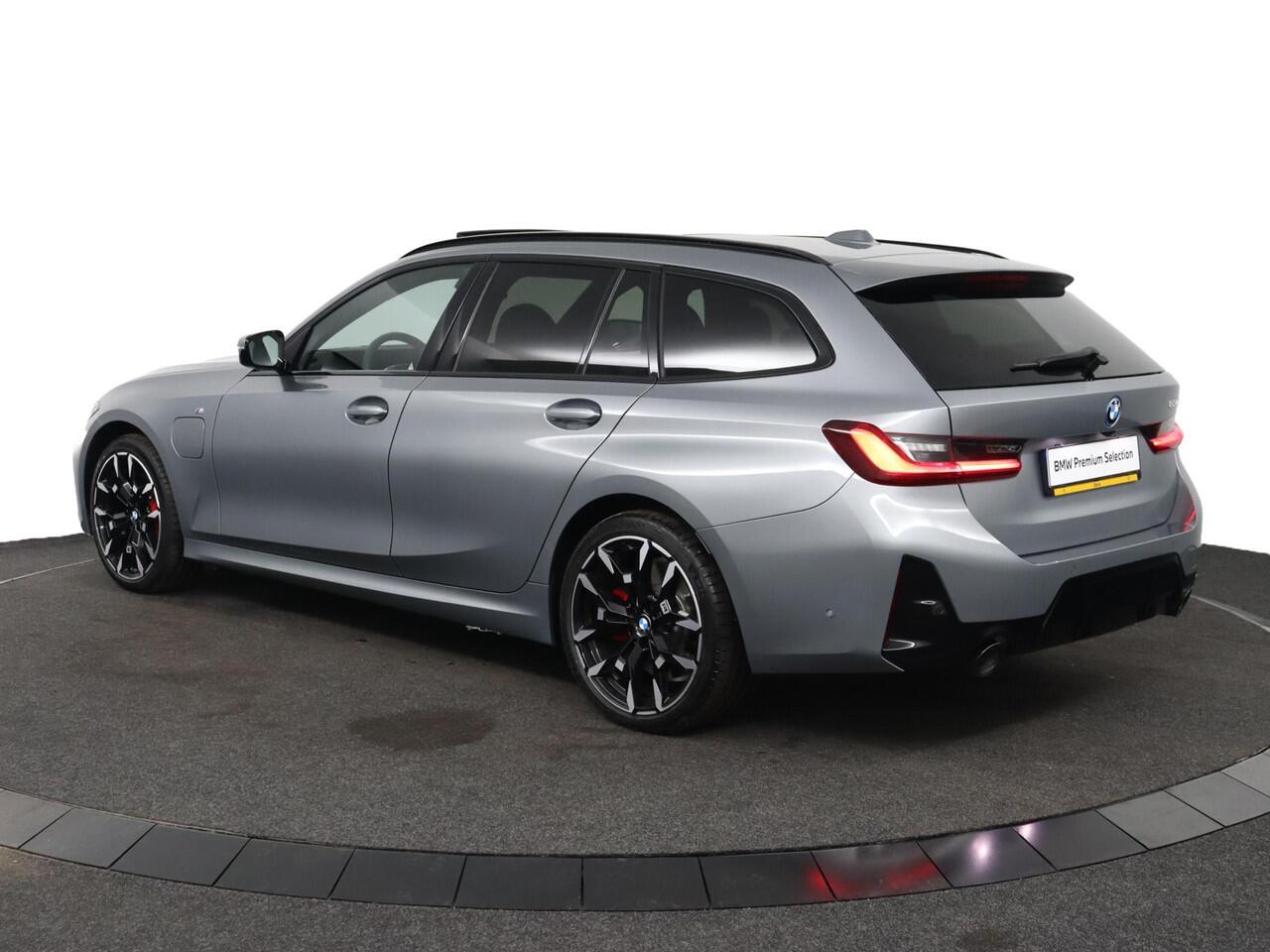 BMW 3-SERIE Touring 330e M Sportpakket Pro | Trekhaak | Panoramadak | Active Cruise Control | Harman Kardon