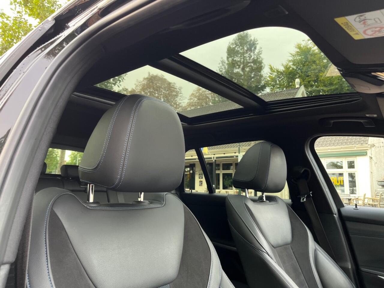 BMW 3-SERIE TOURING 330I HIGH EXECUTIVE M-PAKKET / SCHUIFDAK / NAVI / DAB