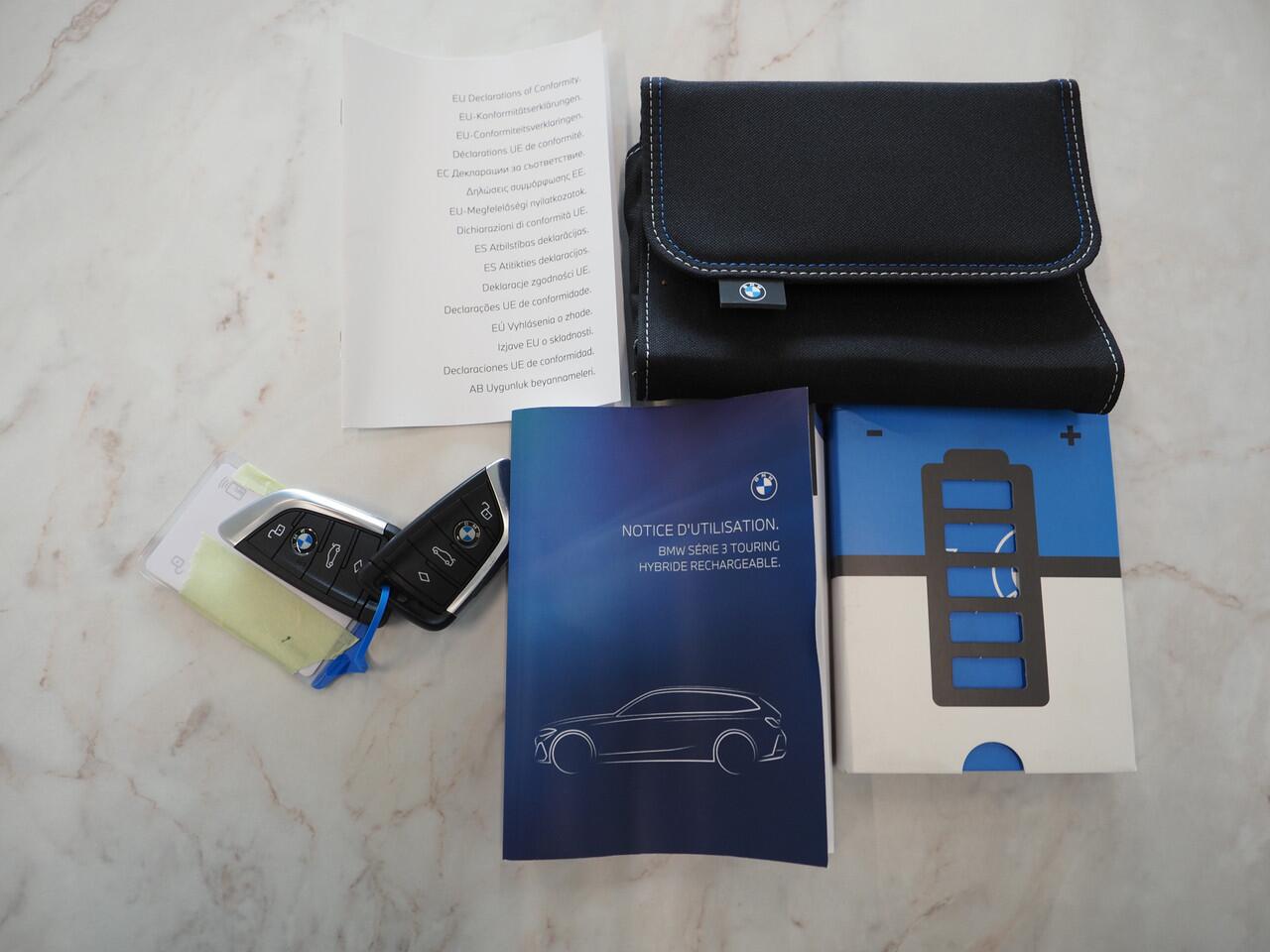 BMW 3-SERIE Touring 330e M Sport Pro LCI | M-Sportstoelen | Panoramadak | Harman/Kardon | Head Up | Camera | Keyless