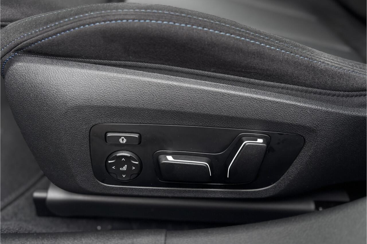 BMW 3-SERIE Touring 330e M-Sport | 19,5 kWh Accu | Panodak | Head-Up | Memory | Trekhaak | 360° Camera | Fabrieksgarantie