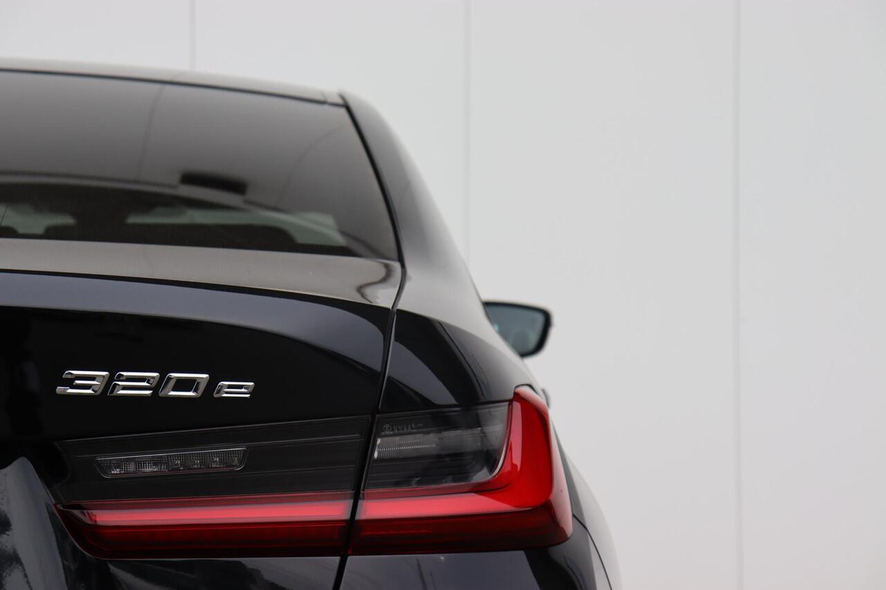 BMW 3-SERIE 320e M Sportpakket/ Elektrische Trekhaak/ schuif-/kanteldak/ Sportstoelen/ Verwarmd Stuurwiel | Ekris Selection