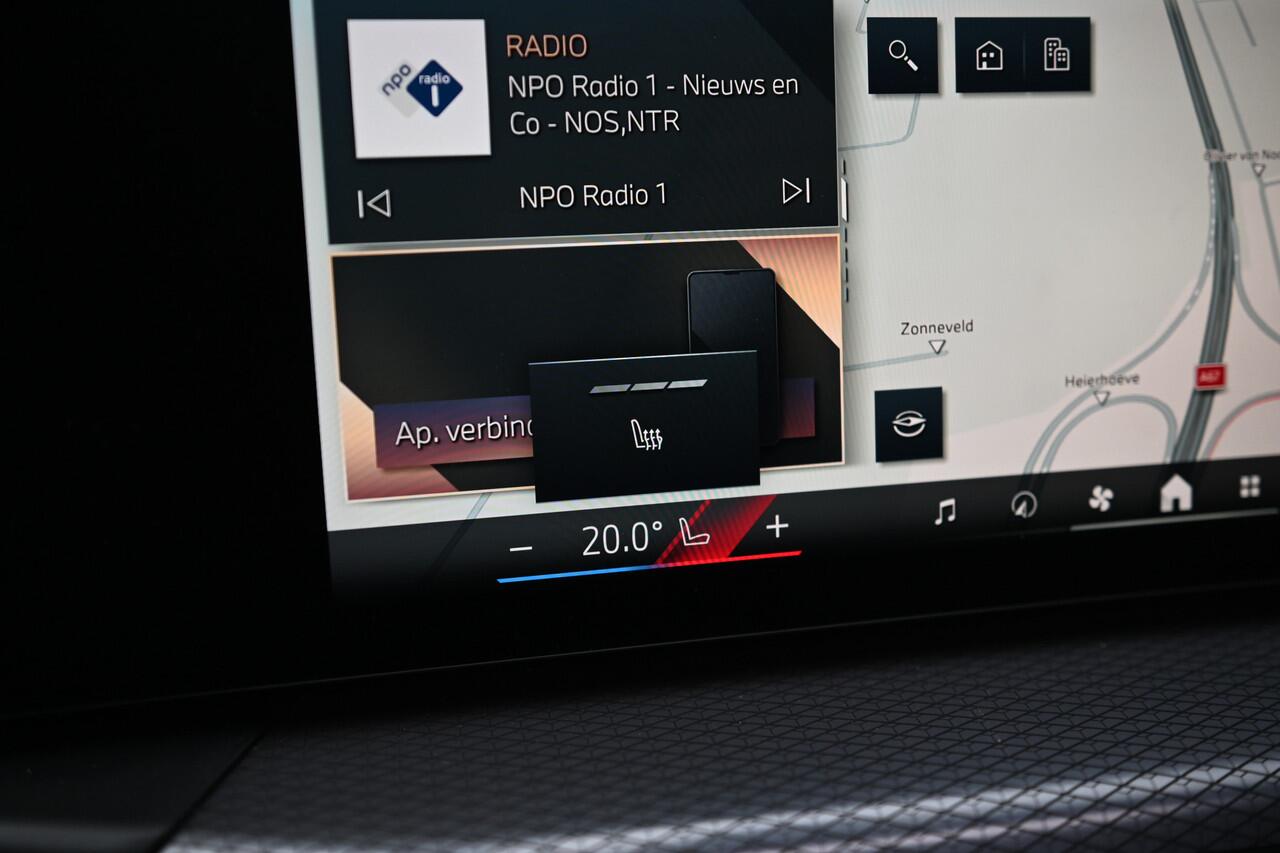 BMW 3-SERIE Touring 330e M Sport Automaat / Panoramadak / Trekhaak / Sportstoelen / Achteruitrijcamera / Comfort Access / Active Cruise Control / Parking Assistant