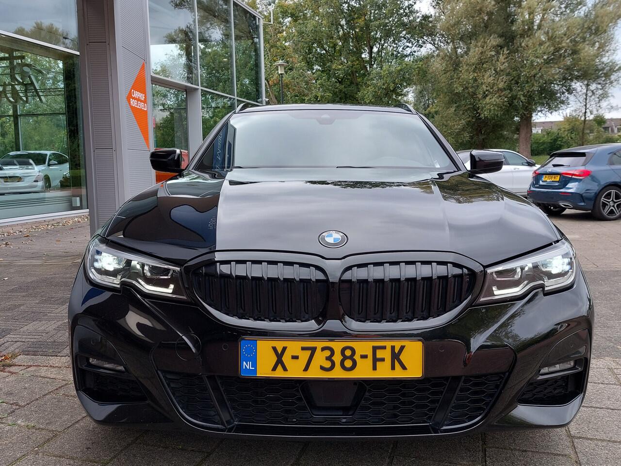 BMW 3-SERIE Touring 320i 184pk Automaat High Executive M-Sport | Navi | Apple Carplay+Android Auto | Adap.Cruise | Leder+Alcantara | Led Koplampen | Sfeerverlichting | Stoelverwarming | Pdc V+A+Camera | 18''lm