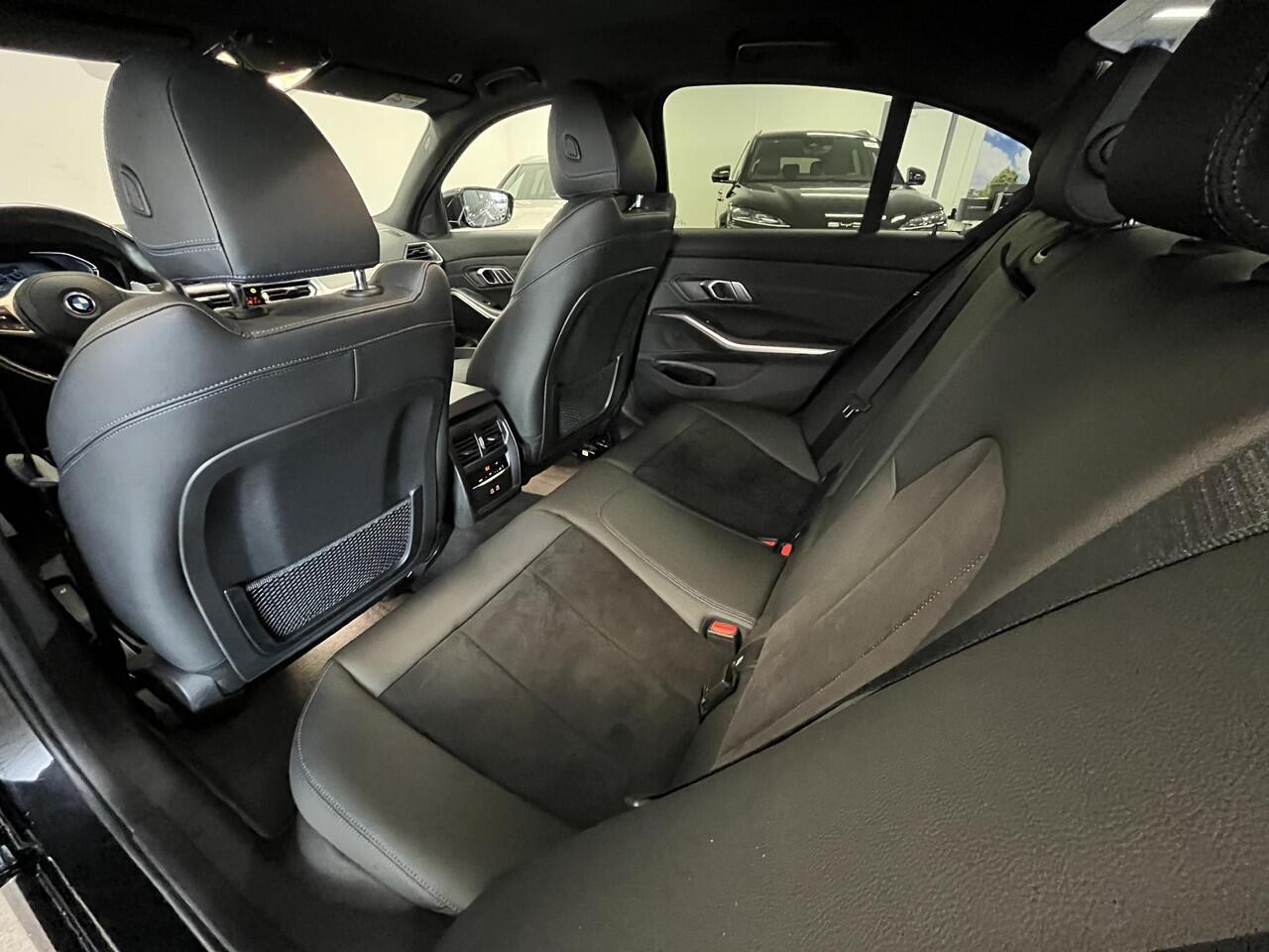 BMW 3-SERIE 320e M-sport | soH 95,6 % | LASER LIGHT | CARPLAY | CAMERA | LEER/ALCANTARA |